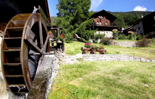 Moulins-St-Luc Moulis à St Luc