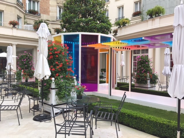 Pergola Daniel Buren au Bristol Paris