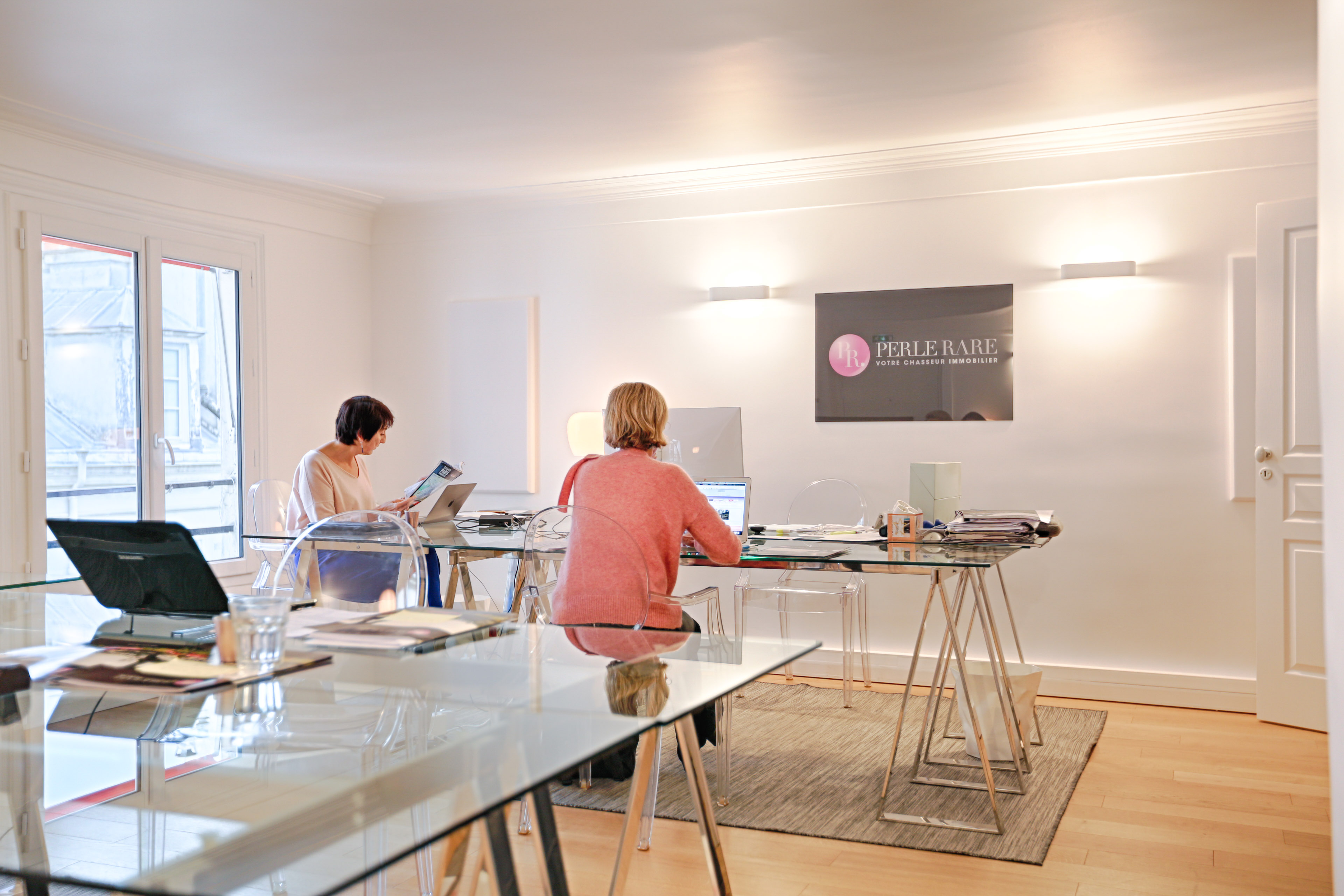 Dans les bureaux de Perle rare, chasseur d'appartements à Paris - Crédit Guillaume Loyer