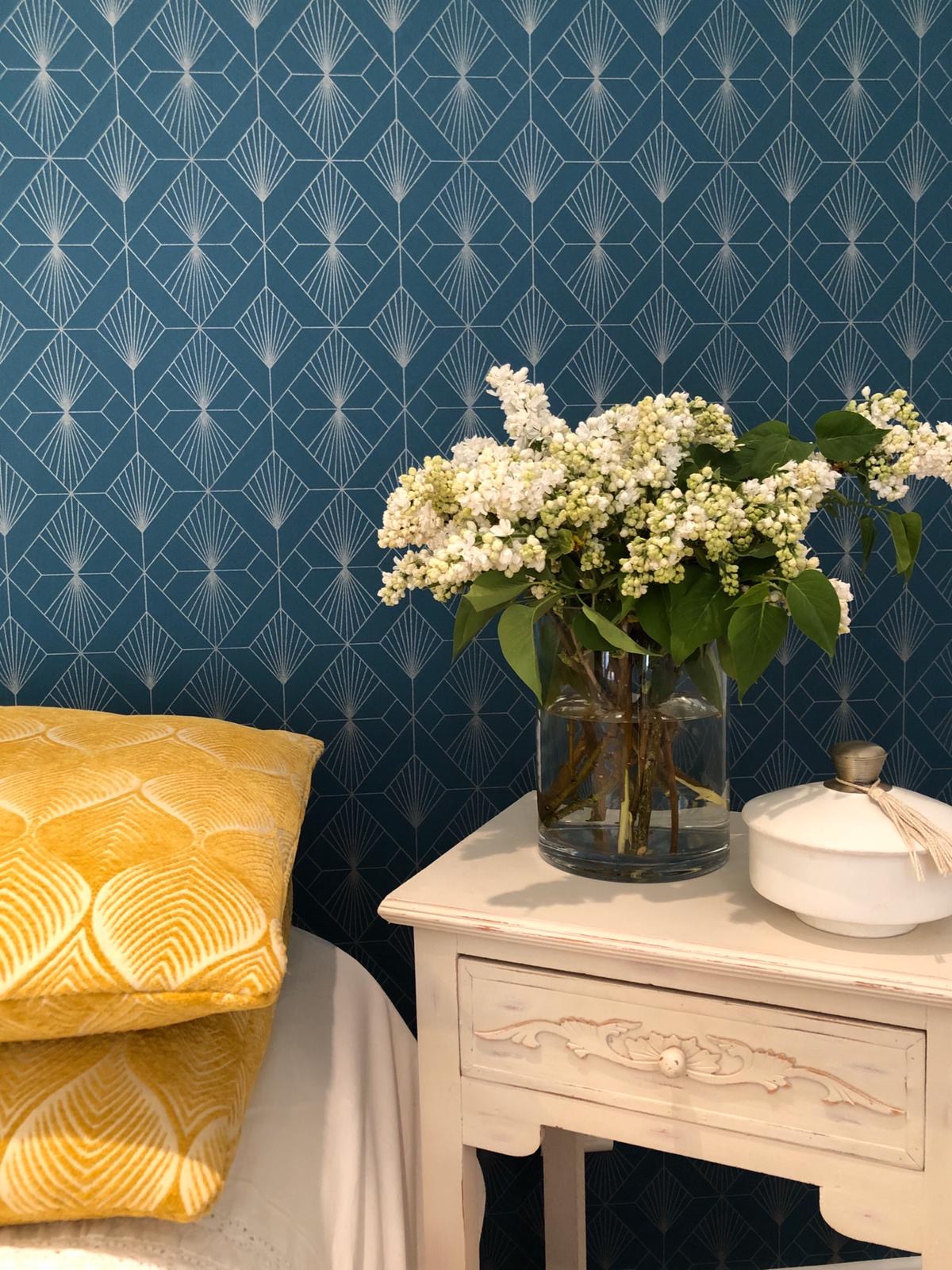 Ttable de chevet offerte par mamie quand j’étais enfant...