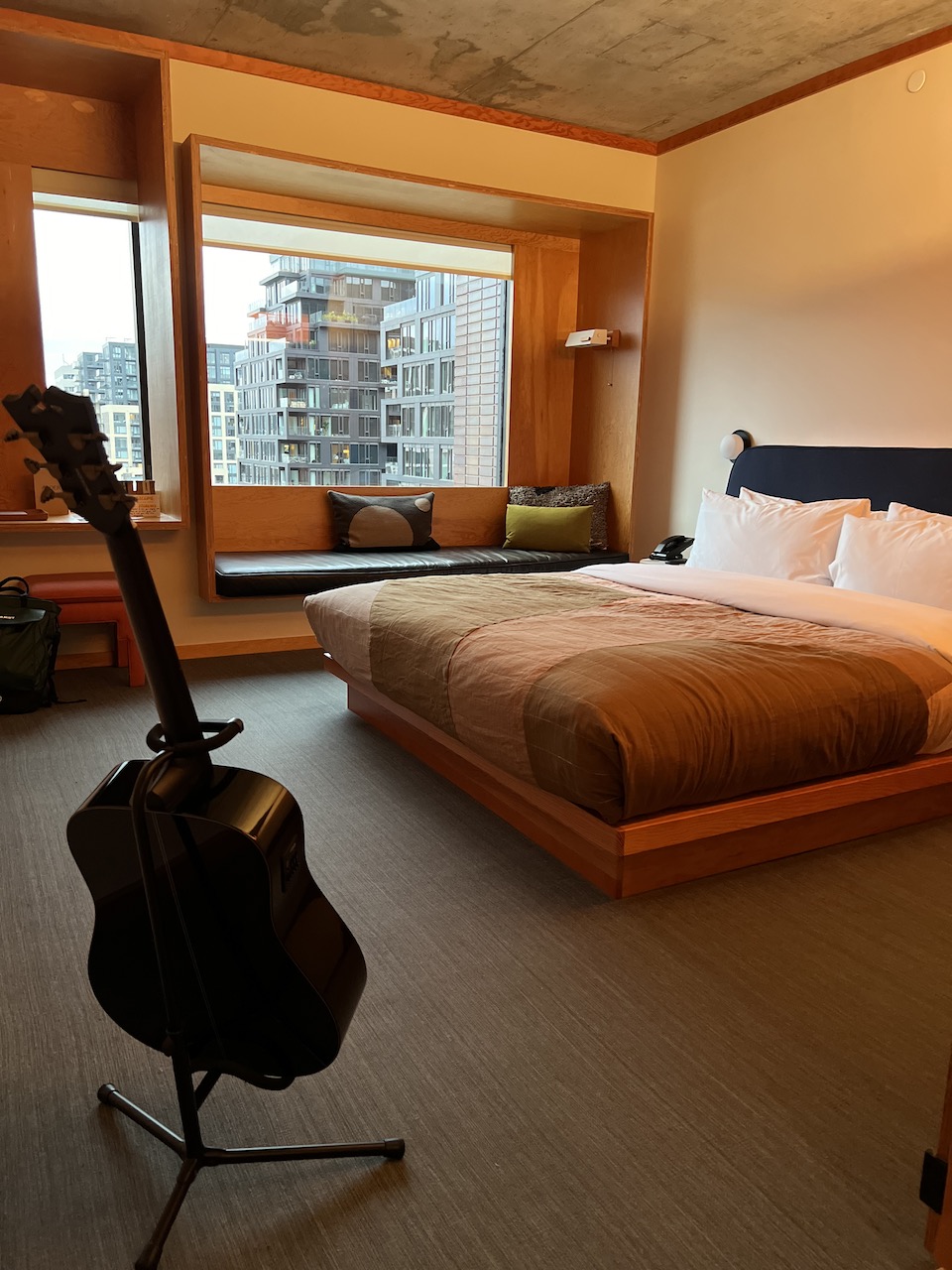 Chambre au Ace hôtel de Toronto (Crédit photo Chemin Lisant)